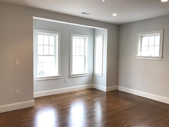 5th image of 330 Dorchester St Unit 2B