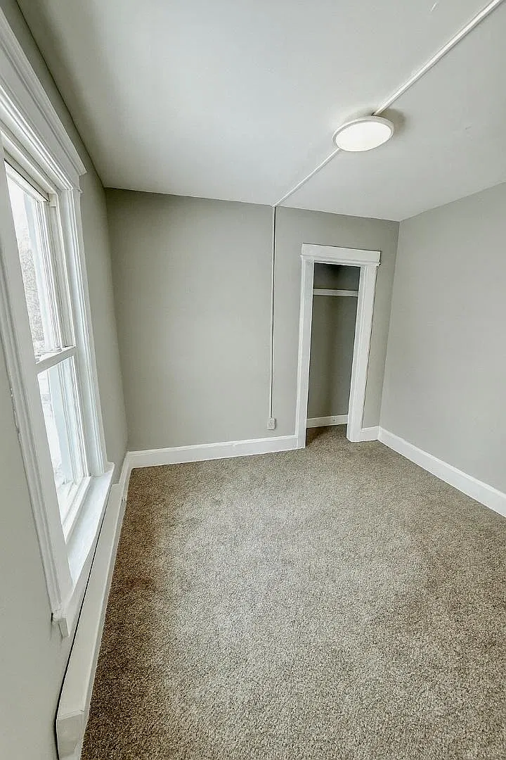 3 bed, 800 sqft, $1,300 — Photo 3