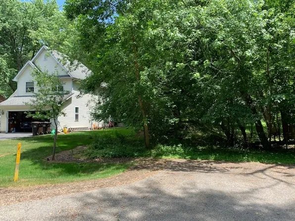 6 Elmwood Ave, Crystal Lake, IL 60014