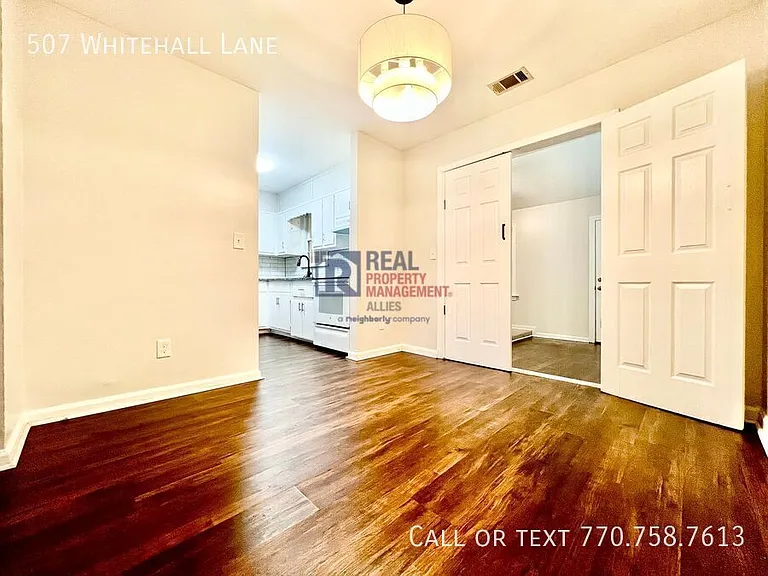 507 Whitehall Ln — Photo 12