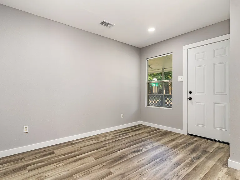 4804 Fellows Ln — Photo 2