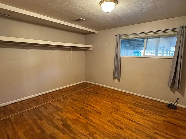 1068 W Pilger St — Photo 12
