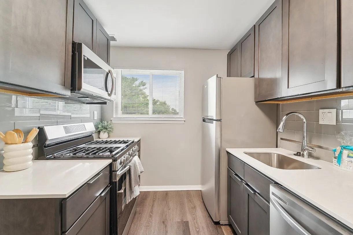 Ridge Gardens Apartments — Photo 3