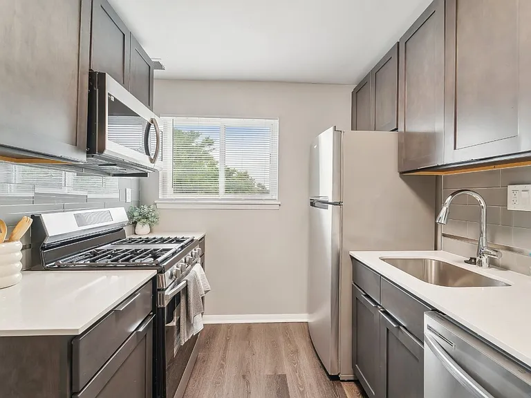 Ridge Gardens Apartments — Photo 3