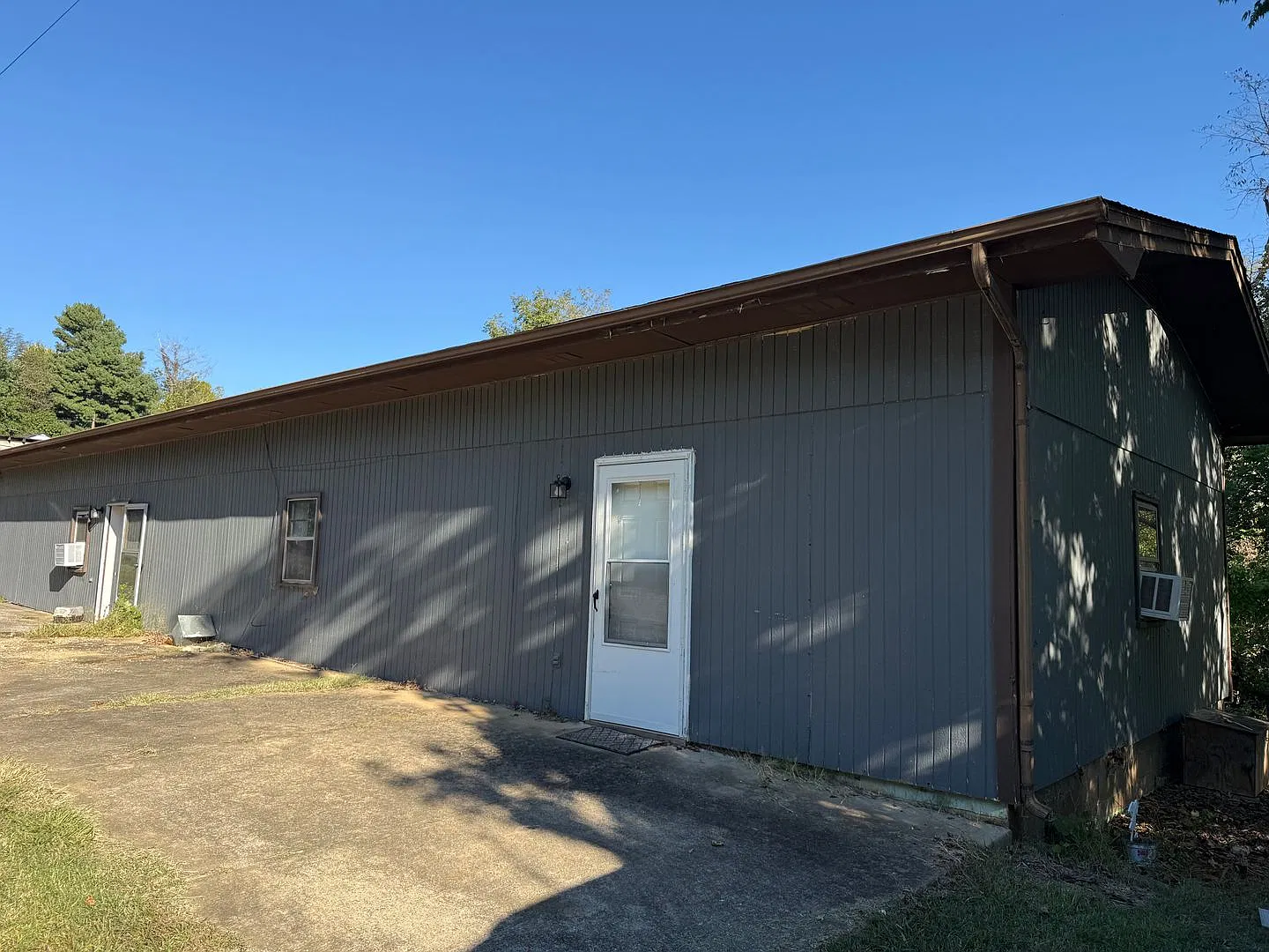 8088 Blue Springs Pkwy — Photo 2