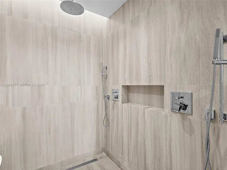 5775 Collins Ave #405 — Photo 24