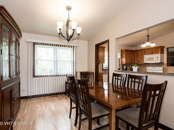 4th image of 126 W Wrightwood Ave