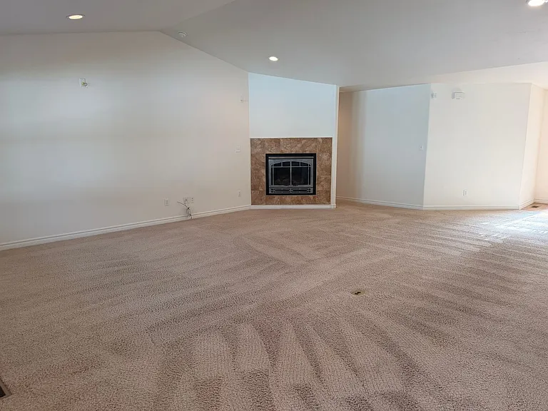 646 Cortney Way — Photo 4