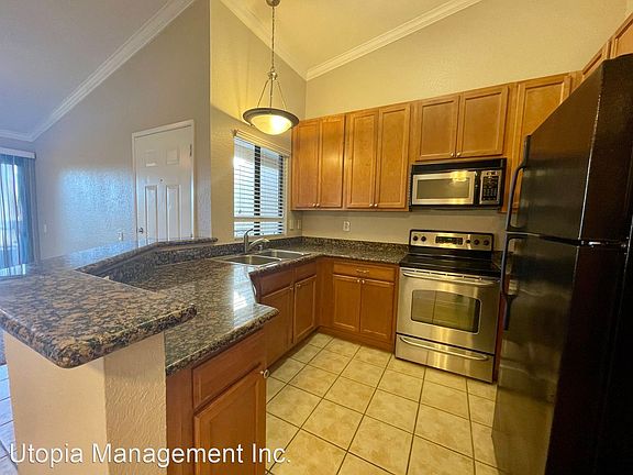 3rd image of 78650 Avenue 42 APT 608