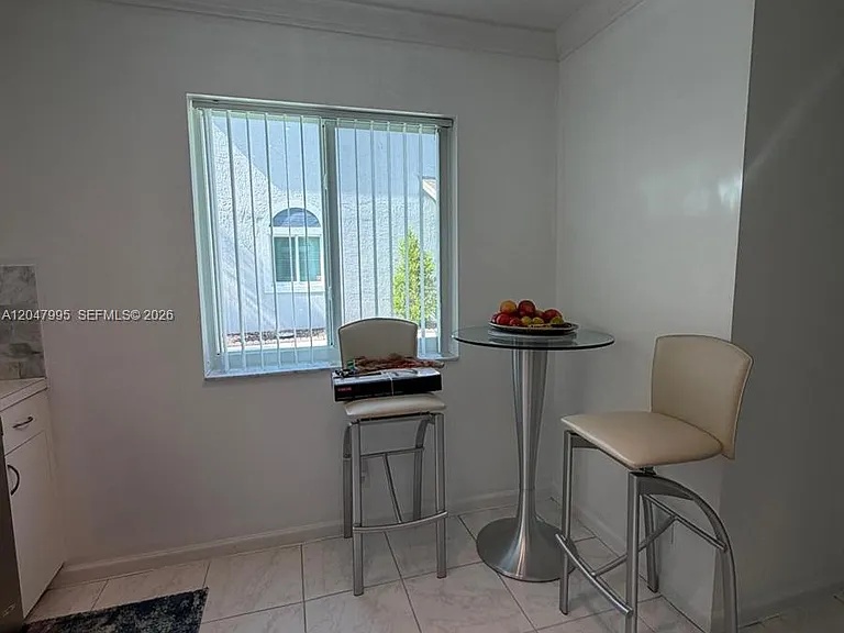 1428 SW 47th Ave — Photo 7