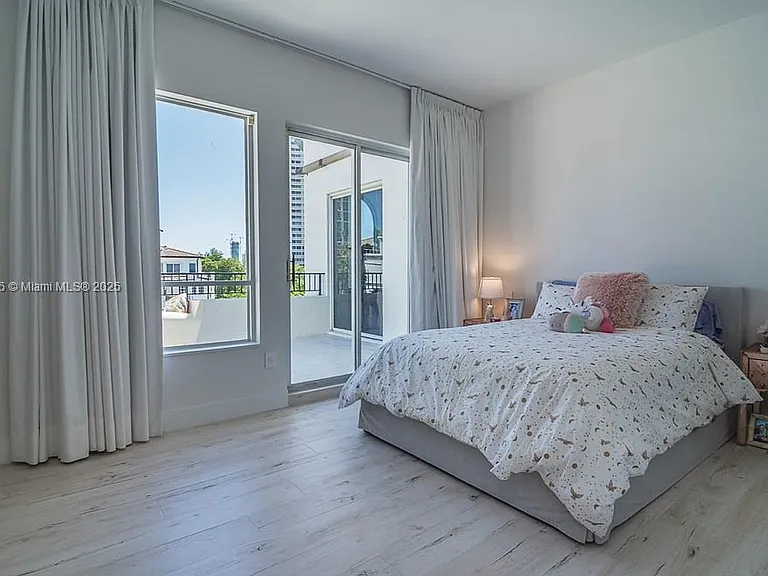 3500 Island Blvd #DPH01 — Photo 32