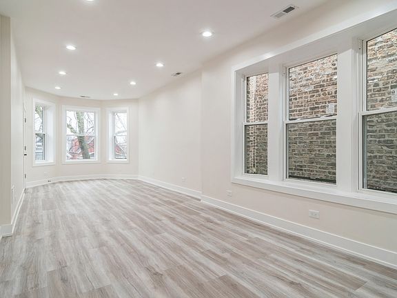 4th image of 3217 W Warner Ave