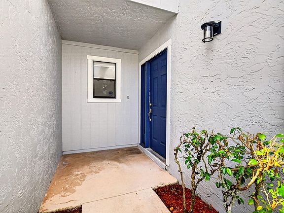 5th image of 1633 Woodbridge Lakes Circle #1633
