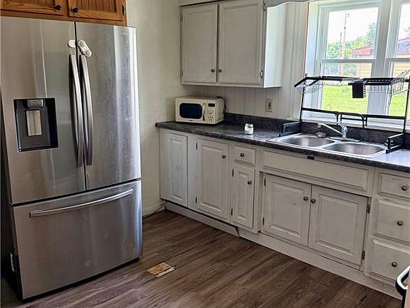 5th image of 126 W Hicks St