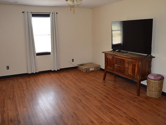 5th image of 16380 Raybourn Rd