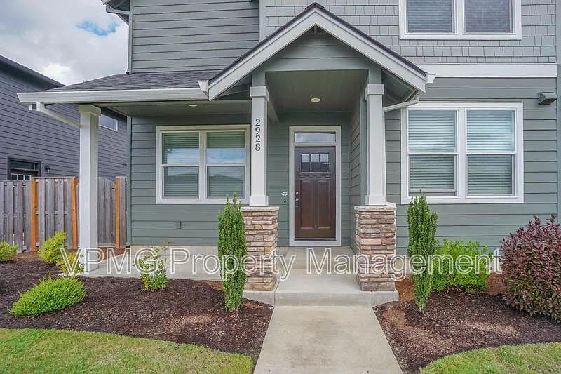 4 bed, 2.0 bath, 2032 sqft, $2,695 — Photo 3