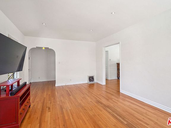 5th image of 8016 Bleriot Ave