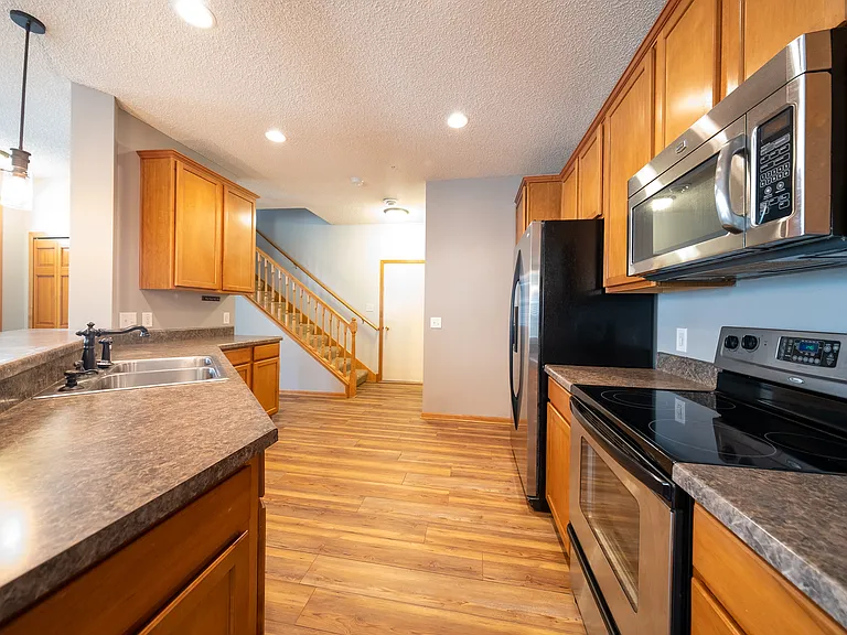 10930 Fergus St NE #F — Photo 5