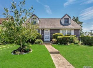 190 Martens Ave, Valley Stream, NY 11580