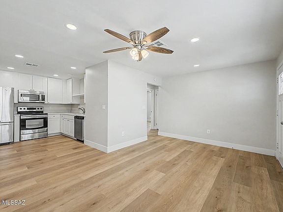 4th image of 2327 S Kelvin Stra