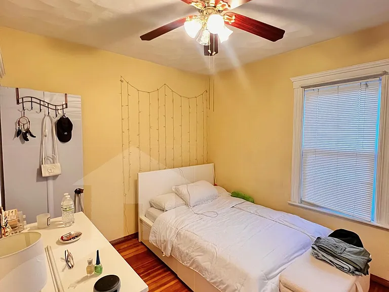 122 Willis Ave — Photo 11