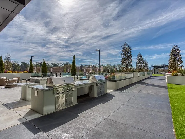 2425 Peachtree Rd NE #403 — Photo 33