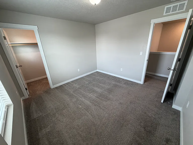 960 SW Raelynn St — Photo 37