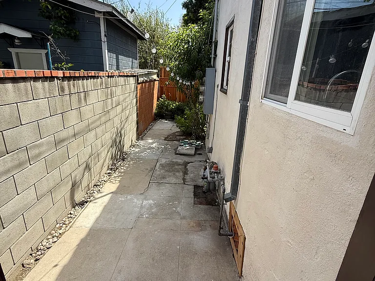 4241 Lincoln Ave — Photo 9