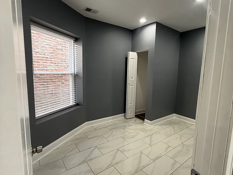 6335 S Elizabeth St — Photo 3