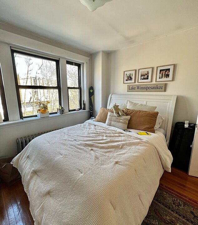 2nd image of 23 Egremont Rd APT 1E