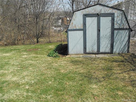 5th image of 4953 Walker Dr