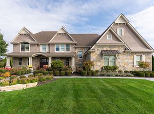 39W162 Long Meadow Ln, St Charles, IL 60175