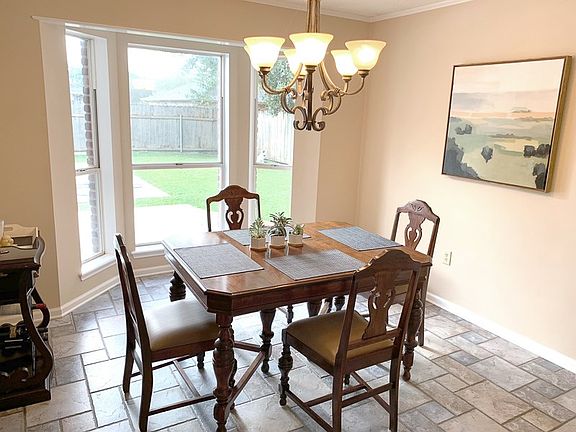 5th image of 218 Lancaster Dr