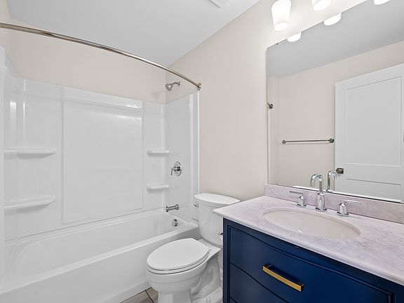 5th image of 2825 Ridgemont Dr