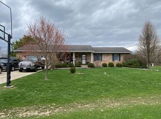 2180 Green Knoll Dr, Springfield, OH 45502