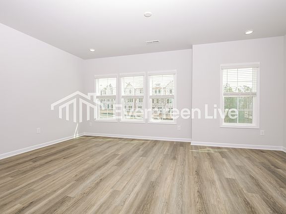 3rd image of 542 Hodge Rd