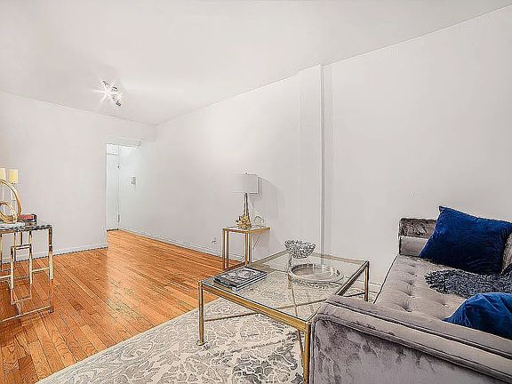 5th image of 350 E 30th St APT 4L