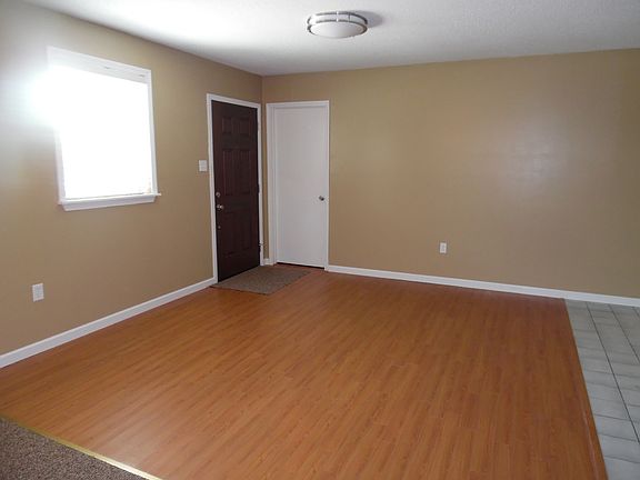 3rd image of 321 W Loyola Dr