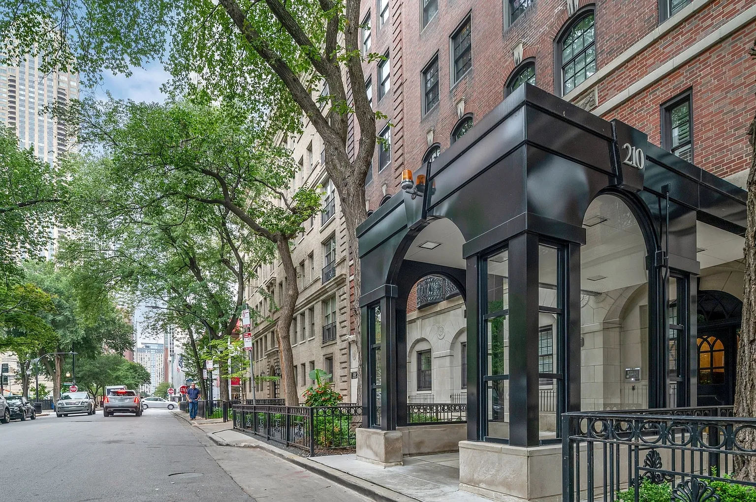 210 E Pearson St APT 7A photo 1