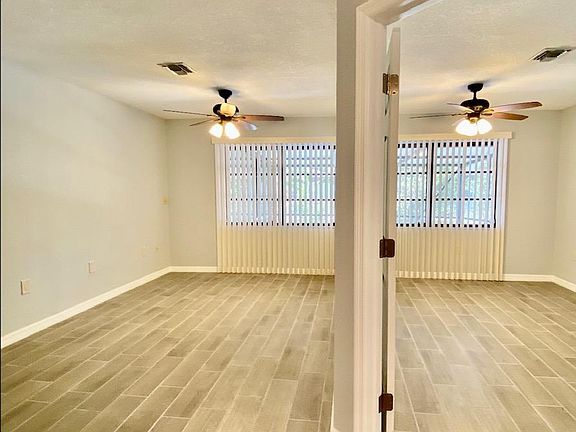 4th image of 12120 De Leon Dr
