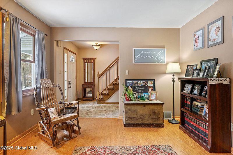 5th image of 9 Adirondack Court