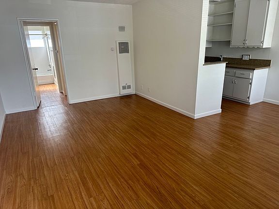 5th image of 12400 Mitchell Ave #5