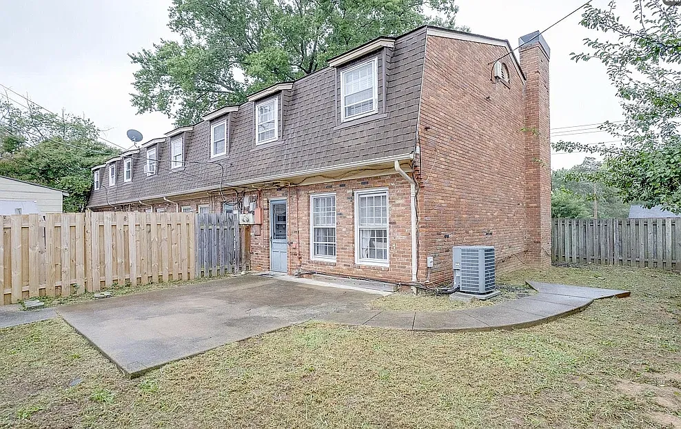 3 bed, 1290 sqft, $2,500 — Photo 1