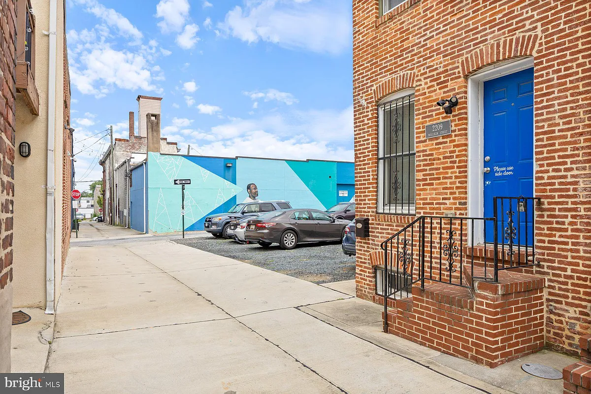 Building Photo - 2209 Mullikin St
