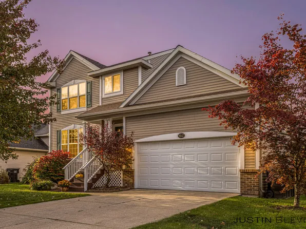 5647 E Grove Dr SE, Kentwood, MI 49512