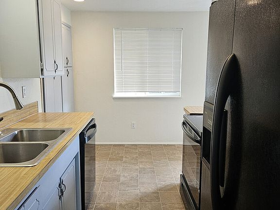 4th image of 19216 77th Ave E