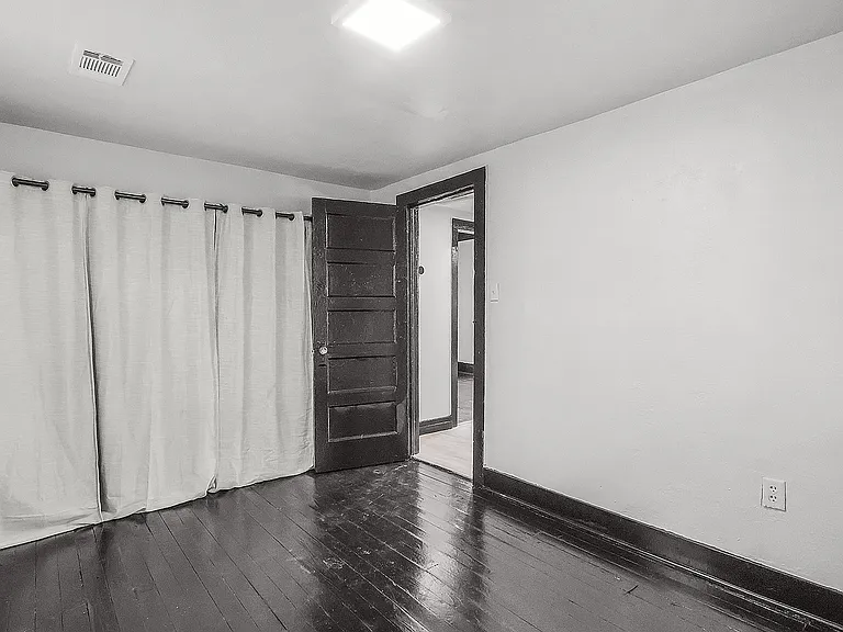 2221 Harden St — Photo 25