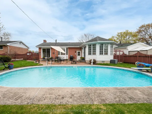 201 Camberley Cres, Kingston, ON K7M 4C5