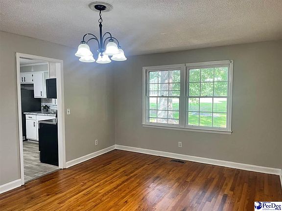 5th image of 1064 Wellington Rd