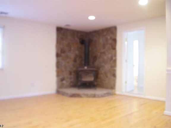 4th image of 28 Alexandria Ave